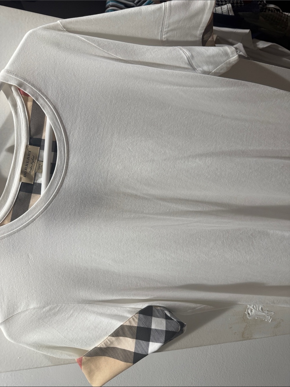 Woman’s XL Burberry White Short-Sleeve Crewneck Tee with Check Cuff
Worn Once - Picture 5 of 6